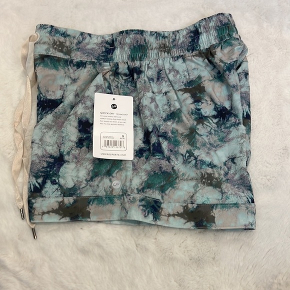 Unipro sports Qwik- dry tech moisture wicking short NWT 4” inseam size S - Picture 4 of 13